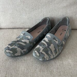 Clark’s Cloudsteppers Camouflage Slip-On Shoes Size 9.5